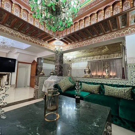 Hotel De Luxe *
