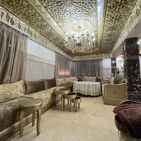 De Luxe Hotel